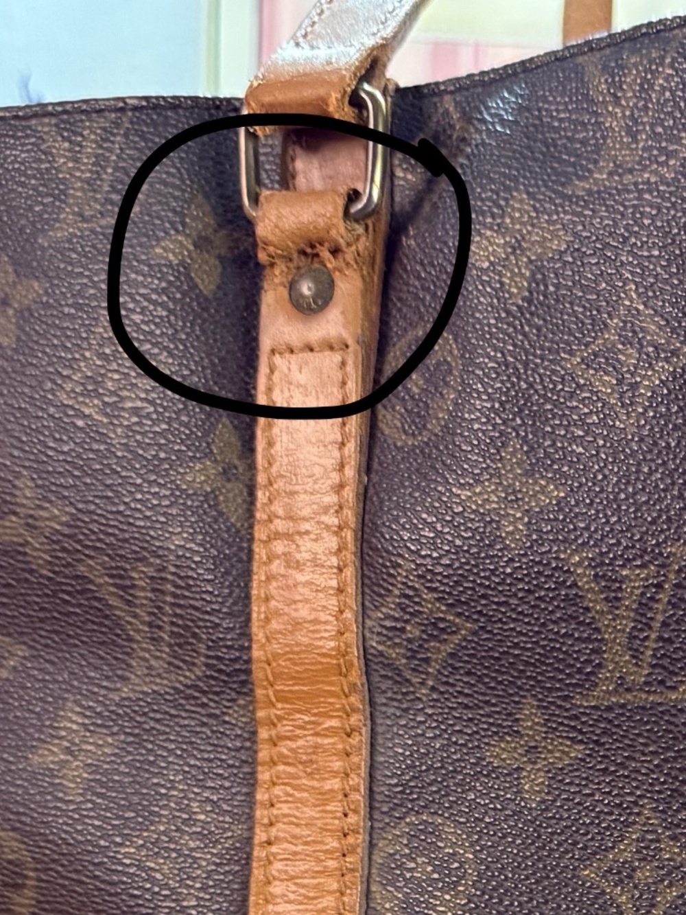 LOUIS VUITTON HUGE MONOGRAM TOTE! - Picture 10 of 17